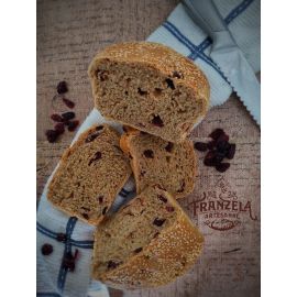 PAN INTEGRAL CON HARINA DE CENTENO Y ARÁNDANOS DESHIDRATADOS