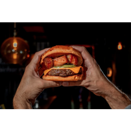 COMBO HAMBURGUESA CON CHICHARRÓN, PAPITAS CRIOLLAS Y BEBIDA