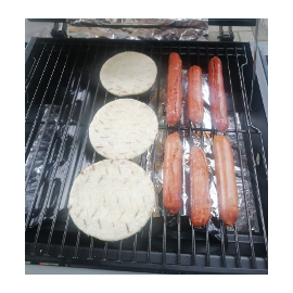 Chorizo con arepa y chimirurri Kármán