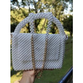 Bolso elaborado a mano con perlas finas